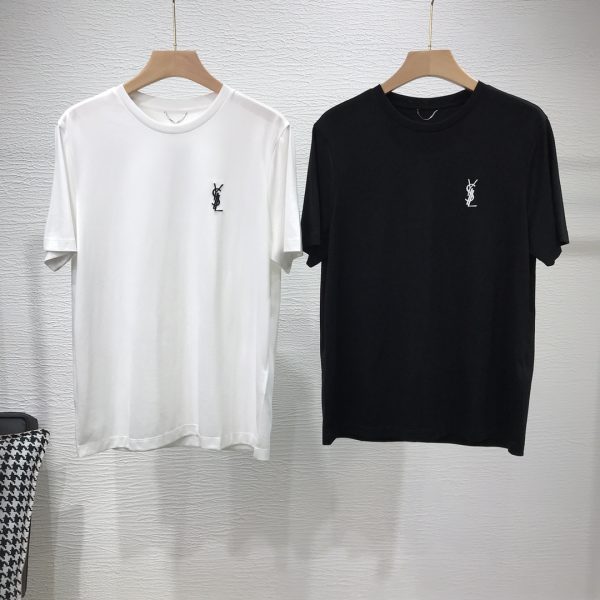 YSL-23S new round neck T. The highest version recommended [proud] same style for men and women! Simple letter shape on the chest. Saint Laurent basic style. Fashionable and versatile