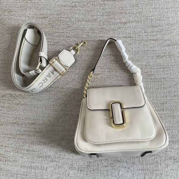 The Latest Glossy Calfskin Cross-Body Bag With Mj Shoulder Strap Is Detachable And Adjustable In Length And Dust Bag White