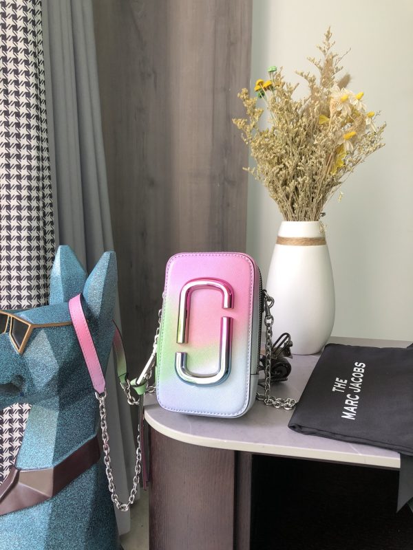 THE Marc Jacobs Vertical Phone Bag Saffiano Leather iridescent Model M0016803—301