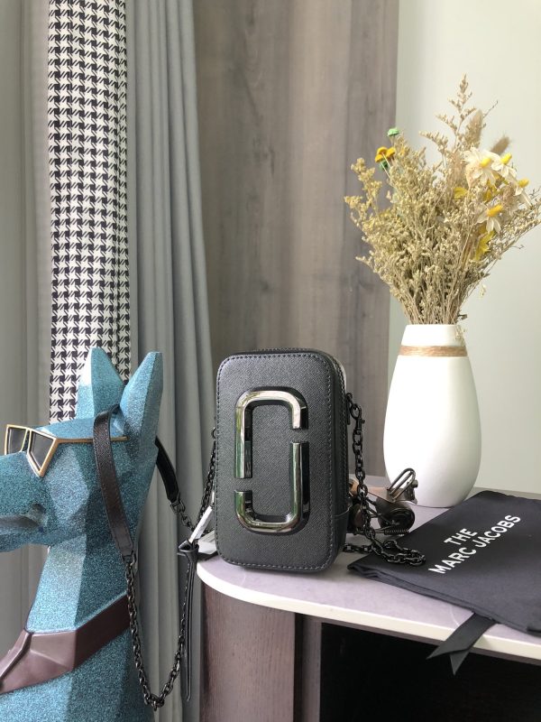THE Marc Jacobs Vertical Phone Bag Saffiano Leather Black Model M0016799-001