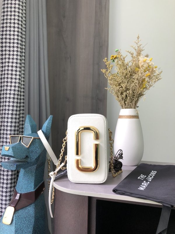 THE Marc Jacobs Vertical Phone Bag Saffiano Leather Model M0016802—139