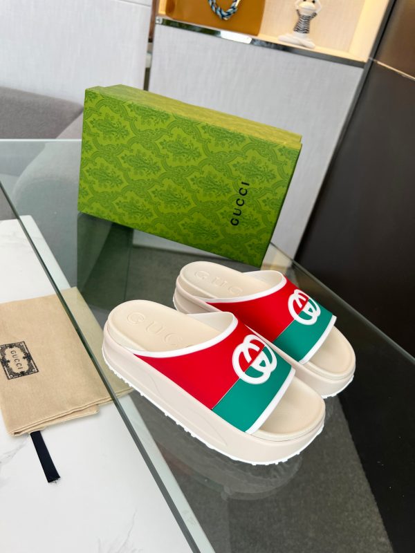 Gucci's latest spring summer  sandal flat-soled slippers collection B