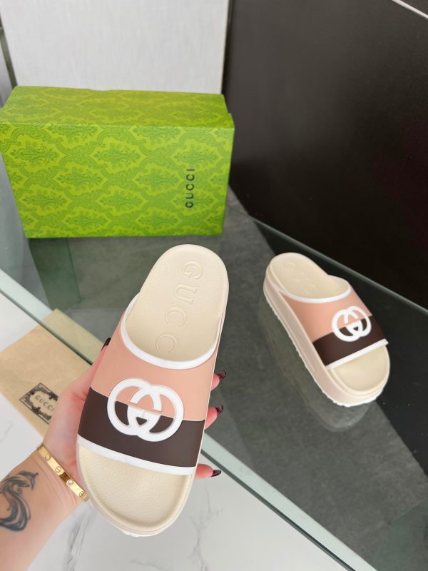 Gucci’s latest spring summer sandal flat-soled slippers collection C - Image 4