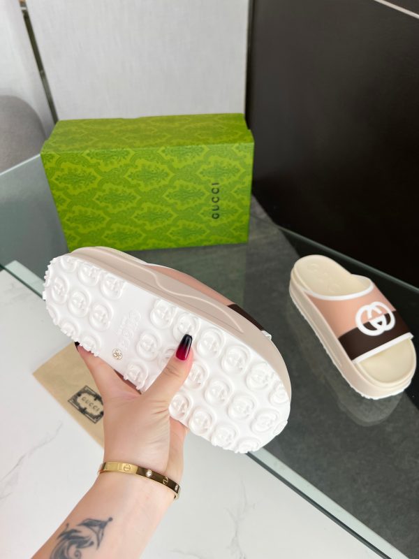 Gucci’s latest spring summer sandal flat-soled slippers collection C - Image 9