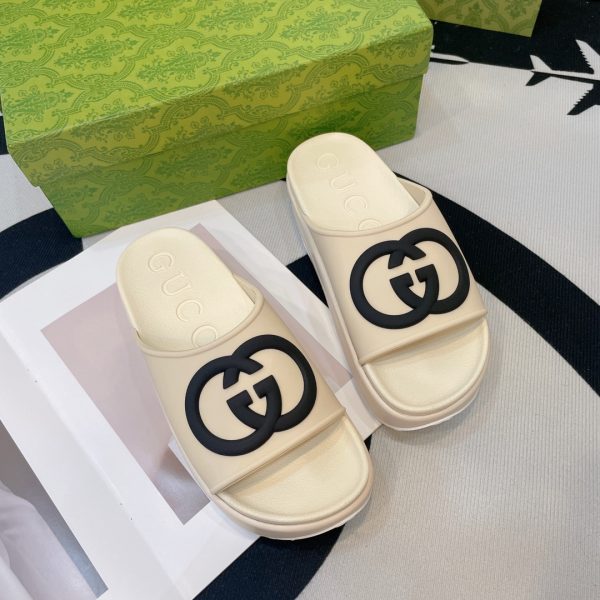 Gucci’s latest spring summer sandal flat-soled slippers collection D