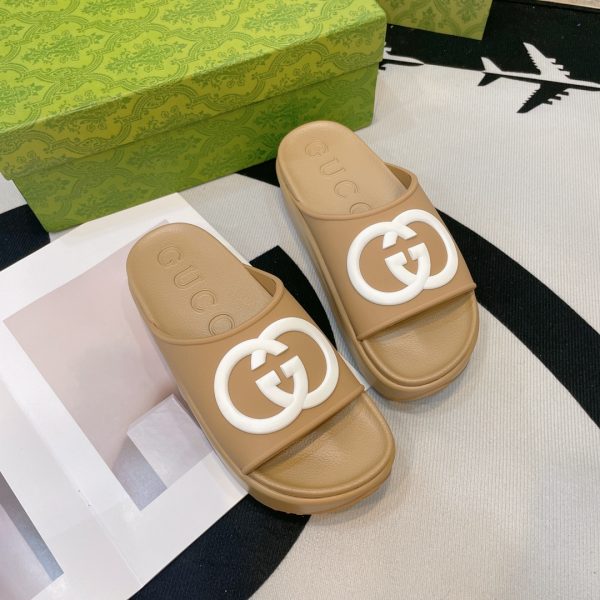 Gucci’s latest spring summer sandal flat-soled slippers collection F