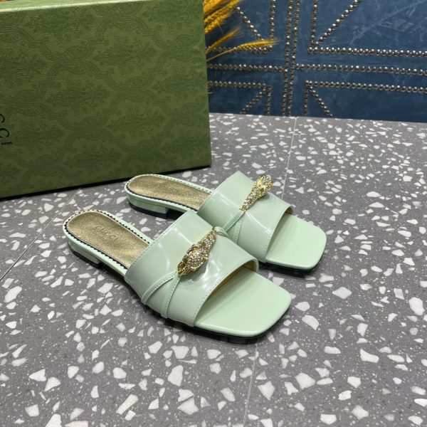 GuccI's new latest flat heel slippers are gold rhinestone snakehead sandals - Image 3