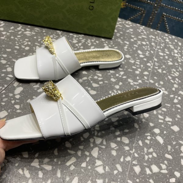 GuccI’s new latest flat heel slippers are gold rhinestone snakehead sandals white - Image 4