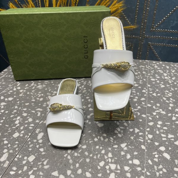 GuccI’s new latest flat heel slippers are gold rhinestone snakehead sandals white - Image 7