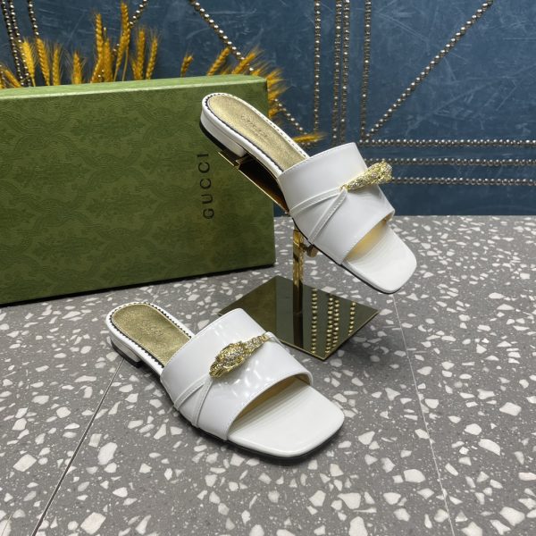 GuccI’s new latest flat heel slippers are gold rhinestone snakehead sandals white - Image 8