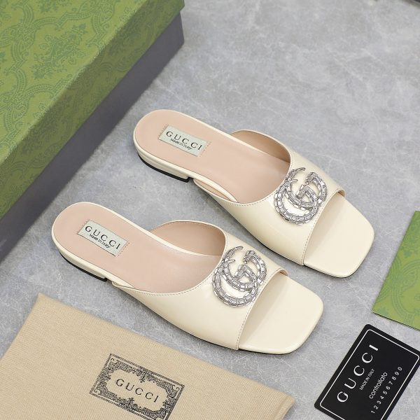 Gucci Slides latest loafers with a crystal diamond G clasp white