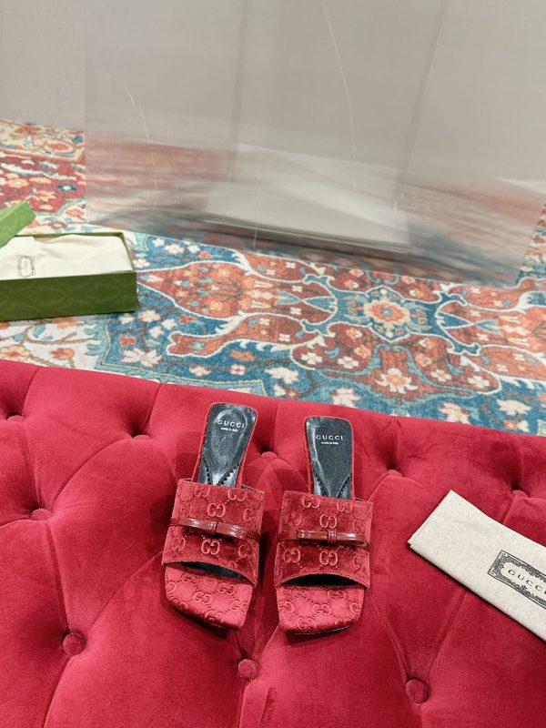 Gucci’s new high-heeled sandals for autumn and winter red