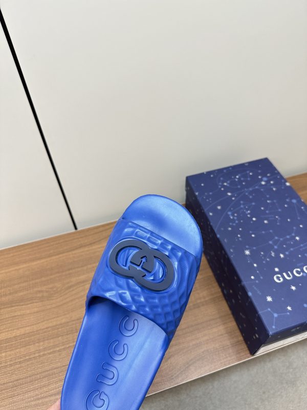Gucci’s latest couple’s slip-flops blue A - Image 5