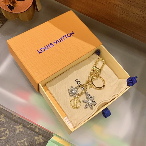 The Flower Cut necklace references the iconic Cyclone sunglasses