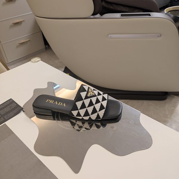 The Prada woven stretch upper is embellished with a two-tone metal buckle with the iconic logo A - Image 6