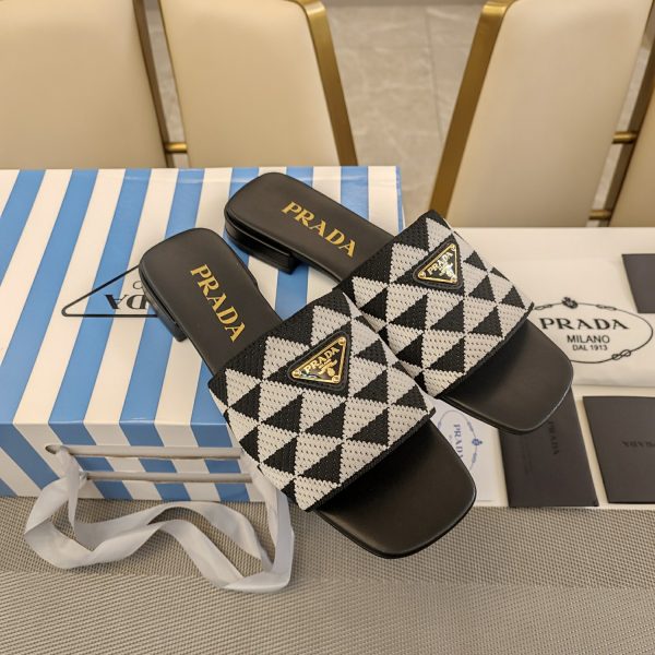 The Prada woven stretch upper is embellished with a two-tone metal buckle with the iconic logo A - Image 8