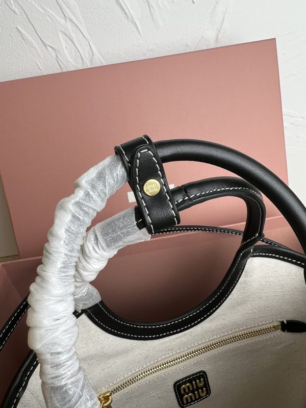 Miumiu launches new IVY basket cowhide leather handbag M-288 black - Image 5