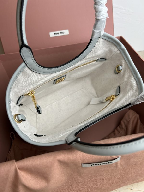 Miumiu launches new IVY basket cowhide leather handbag M-288 B - Image 7